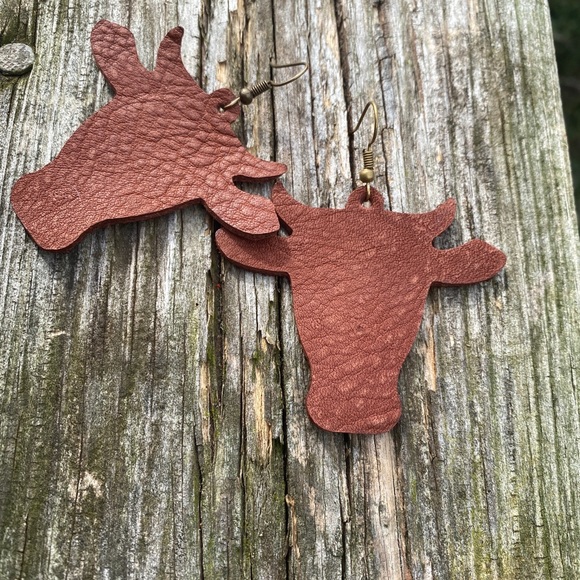 Steer head cow long horn leather earrings. - Picture 3 of 4